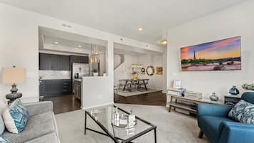 Townhome, Multiple Beds, Patio, Garden View | Living area