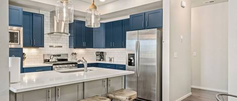 聯排別墅, 多張床, 庭院, 花園景觀 | 私人廚房 | 電冰箱、微波爐、咖啡機/沖茶器