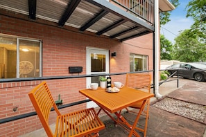 Leilighet, flere senger, terrasse, hageutsikt (220 Peterson St Unit 8) | Utendørsservering