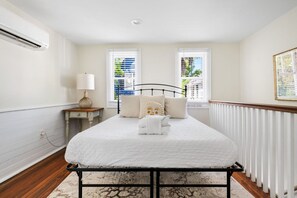 3 bedrooms, desk, iron/ironing board, WiFi