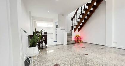 Bangkok Private–Cheerful–WFH 4 bedrooms + Parking