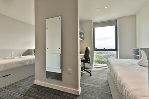 Standard Twin Room | Desk, laptop workspace, free WiFi - Kemp Porter (London)