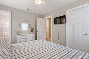 3 bedrooms, iron/ironing board, WiFi, bed sheets