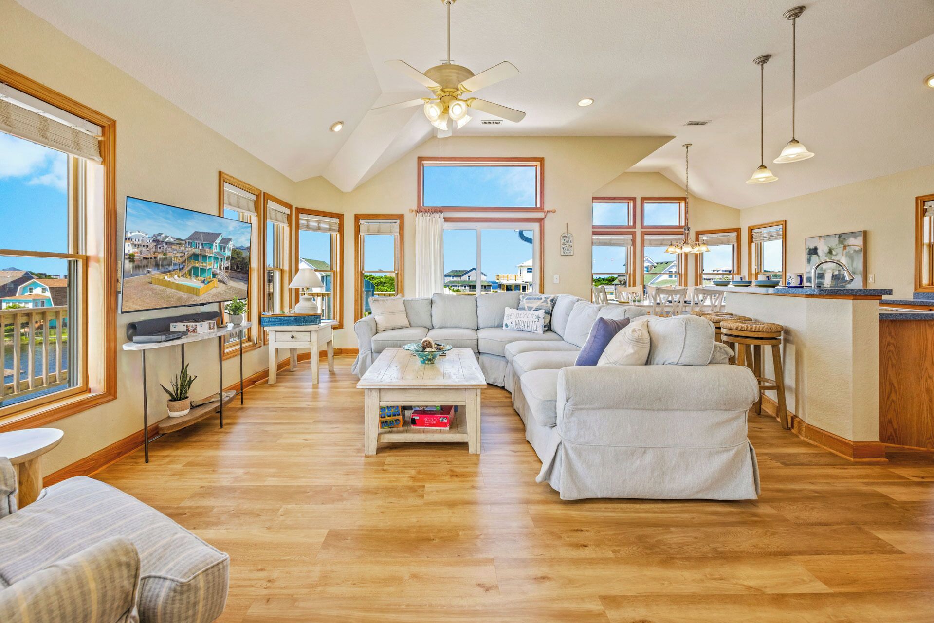 Smart TV, DVD player, aparelho de som