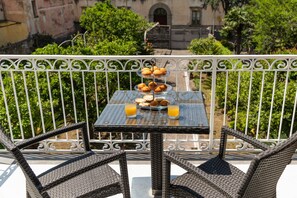 Outdoor dining - Villa Francesca (Piano di Sorrento)