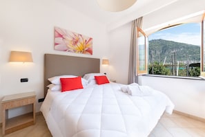 Apartamento, 1 habitación, fumadores, baño privado | 3 dormitorios, caja fuerte, decoración individual