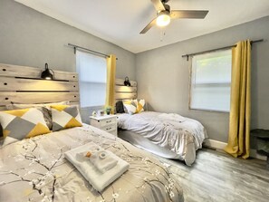 Room - Private Cottage | 5 Min from Downtown | Level 2 EV Charger (Andrews)
