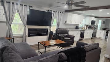 Smart TV, fireplace