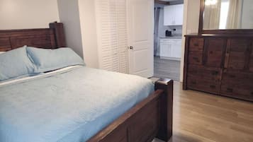 2 habitaciones, escritorio, tabla de planchar con plancha y wifi gratis