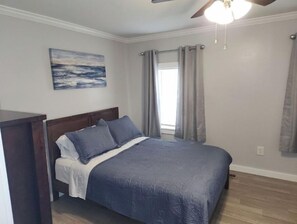 2 habitaciones, escritorio, tabla de planchar con plancha y wifi gratis 