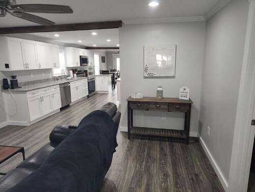 Coastal Getaway 5 min from the beach and Morehead's Waterfront