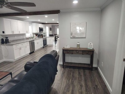 Coastal Getaway 5 min from the beach and Morehead's Waterfront