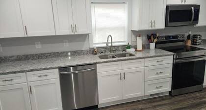 Coastal Getaway 5 min from the beach and Morehead's Waterfront