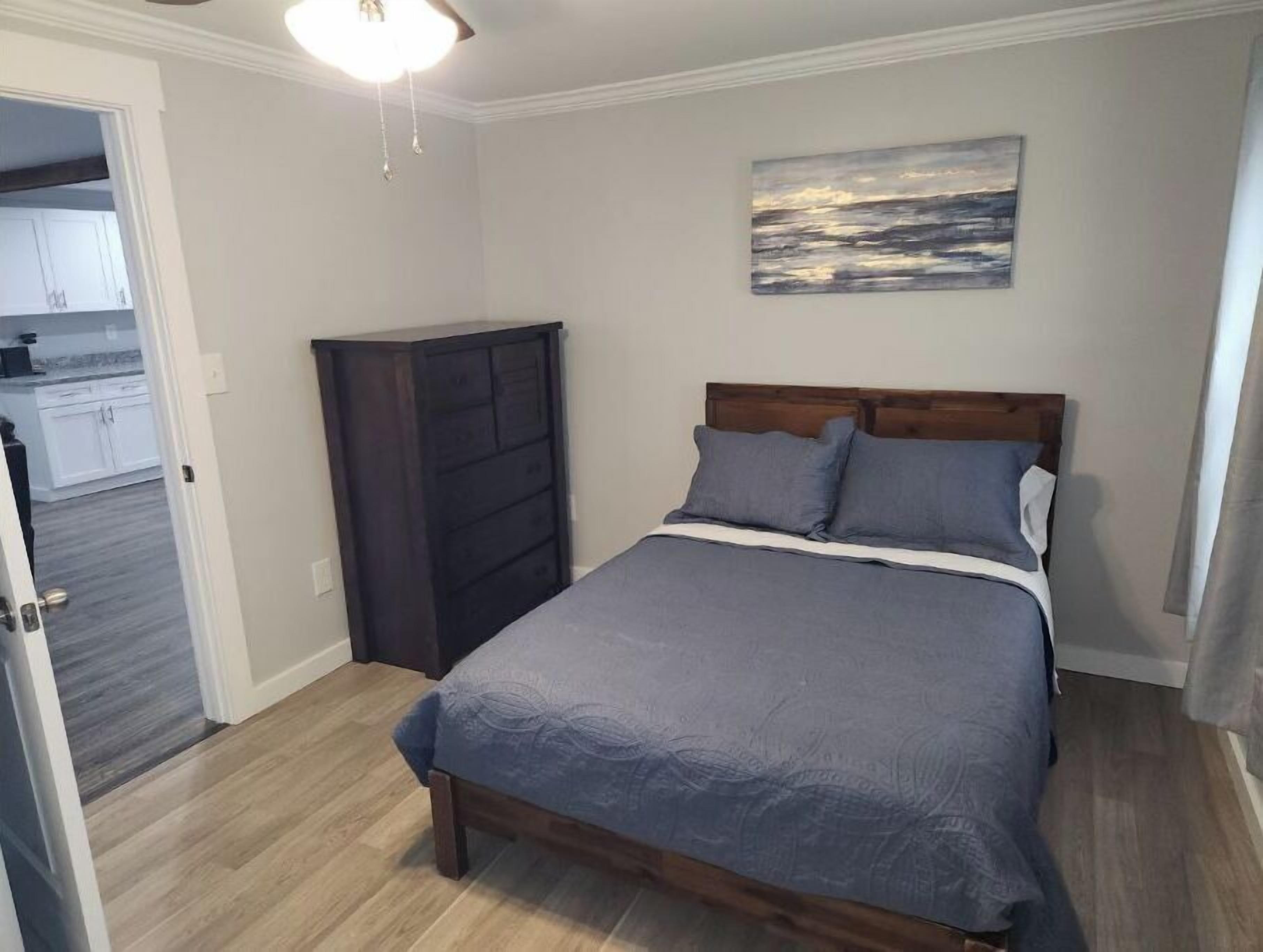 2 chambres, bureau, fer et planche à repasser, accès au Wi-Fi (inclus)