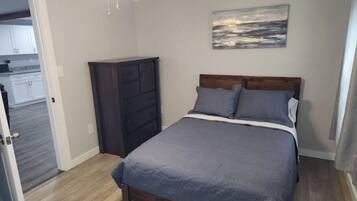 2 chambres, bureau, fer et planche à repasser, accès au Wi-Fi (inclus)