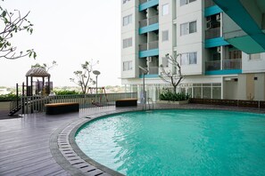 Outdoor pool - Minimalist And Cozy Studio Room At The Nest Puri Apartment (Tangerang)