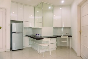 Private kitchen - Comfort 2Br At Semanggi Apartment (Jakarta)