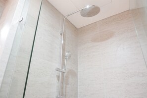 Apartment, 1 Bedroom | Bathroom - Fancy And Comfort 1Br At Gold Coast Apartment (Jakarta)
