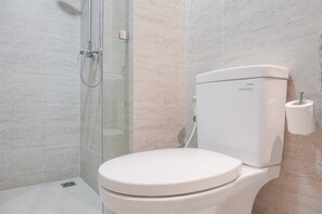 อพาร์ทเมนท์, 2 ห้องนอน | ห้องน้ำ | ฝักบัว, ของใช้ในห้องน้ำฟรี