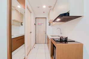 Private kitchen - Restful Studio Room At Akasa Pure Living Bsd Apartment (South Tangerang)