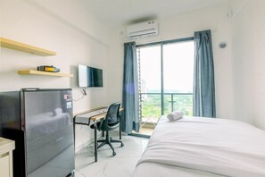 Studio | Free WiFi - Modern Look And Comfy Studio At Sky House Bsd Apartment (Pagedangan)