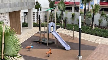 儿童活动区 - 室外