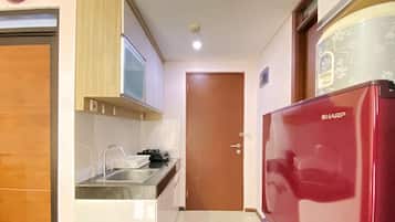 Apartment, 2 Bedrooms | Private kitchen | Fridge, stovetop, cookware/dishes/utensils