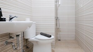 Apartment, 2 Bedrooms | Bathroom | Shower, free toiletries, towels - Best Choice And Spacey 2Br Apartment At Puncak Bukit Golf Surabaya (Surabaya)
