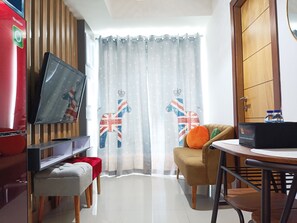 Living room - Comfort 2Br At 28Th Floor Vida View Makassar Apartment (Makassar)