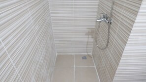 Apartment, 2 Bedrooms | Bathroom - Spacious And Best Deal 2Br Apartment At Puncak Bukit Golf Surabaya (Surabaya)