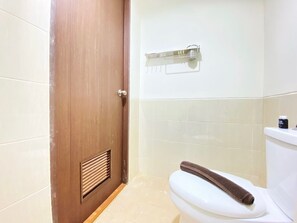 Bathroom - Homey Studio Apartment at Oxford Jatinangor (Cileunyi)