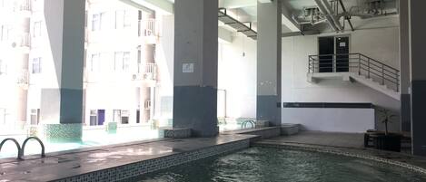 حمّام سباحة خارجي