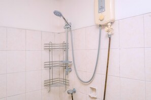 Apartment, 3 Bedrooms | Bathroom - Homey Combined Unit 3Br Apartment At Mediterania Palace Residences (Jakarta)