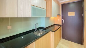 Studio | Bếp riêng | Tủ lạnh, bếp nấu, dụng cụ nấu nướng/bát dĩa/dao nĩa 