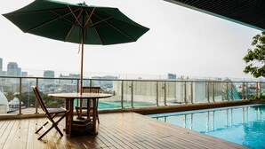 Hồ bơi ngoài trời 