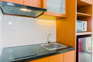 إستديو | مطبخ خاص | ثلاجة، موقد طهي مسطح، مستلزمات طهي/أطباق/أوعية