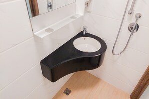 Studio | Badezimmer | Dusche, kostenlose Toilettenartikel