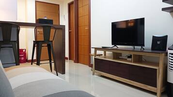 Apartment, 2 Schlafzimmer | Wohnzimmer | Fernseher