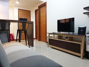 อพาร์ทเมนท์, 2 ห้องนอน | ห้องนั่งเล่น | ทีวี