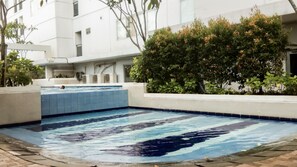 Outdoor pool - Comfort Studio At 33Th Floor Bassura City Apartment (Jakarta)