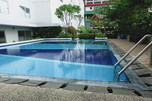 Outdoor pool - Comfort Studio At 33Th Floor Bassura City Apartment (Jakarta)