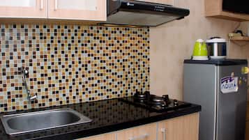 Studio | Private kitchen | Fridge, stovetop, cookware/dishes/utensils
