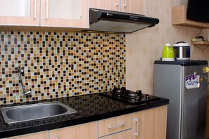 Studio | Eigene Küche | Kühlschrank, Herdplatte, Kochgeschirr/Geschirr/Besteck