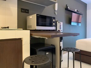 Free WiFi - Minimalist And Restful Studio At Tokyo Riverside Pik 2 Apartment (Teluknaga)