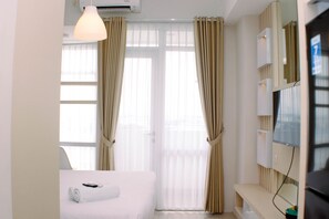 Free WiFi - Luxurious Studio At Vasanta Innopark Apartment (Cikarang)