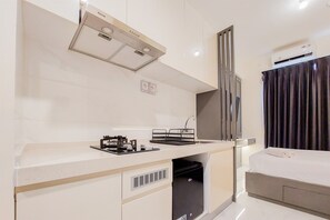 Private kitchen - Studio Room With Simply Look At Sky House Bsd Near Aeon (Pagedangan)