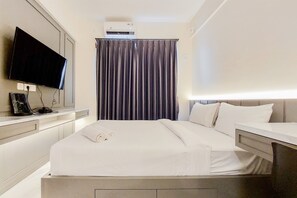Free WiFi - Studio Room With Simply Look At Sky House Bsd Near Aeon (Pagedangan)