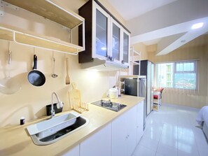 สตูดิโอ | ครัวส่วนตัว | ตู้เย็น, เตาประกอบอาหาร, เครื่องครัว/จาน/ช้อนส้อม