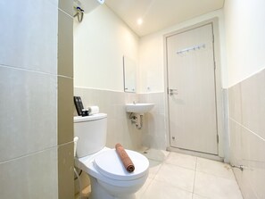 Apartment, 3 Bedrooms | Bathroom - Fully Furnished And Homey 3Br At Meikarta Apartment (Cikarang)