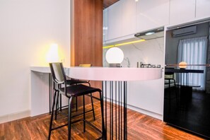 Apartment, 2 Schlafzimmer | Eigene Küche | Kühlschrank, Herdplatte, Kochgeschirr/Geschirr/Besteck